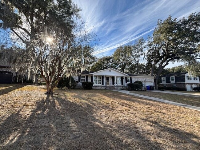 Building Photo - 5327 Chantilly Ln