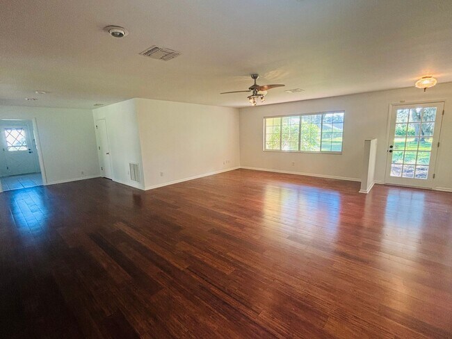 Building Photo - Forest of Golden Hills 3/2/2 ***Hidden Gem***