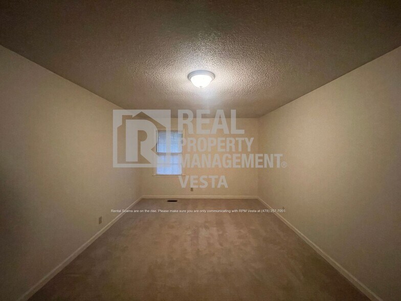 Building Photo - 553 Beauregard Dr