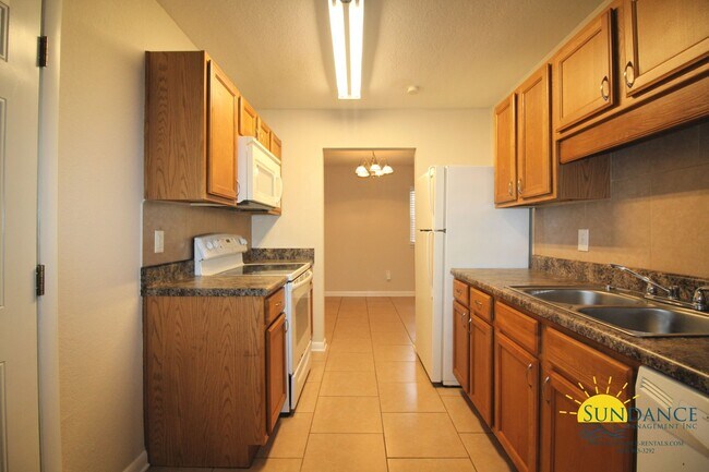Building Photo - Great 3 Bedroom Home Near Hurlburt Field!