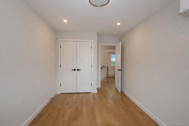 Building Photo - 52 Roe Ave