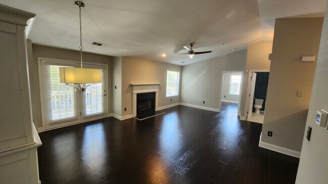 Building Photo - Top-Floor 2-Bed, 2-Bath Condo with Firepla...