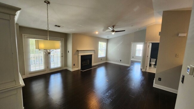 Building Photo - Top-Floor 2-Bed, 2-Bath Condo with Fireplace & Deck in Desirable Brookhaven Location!!
