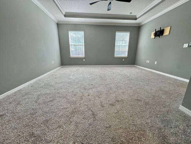 Building Photo - 520 SW Dailey Ave