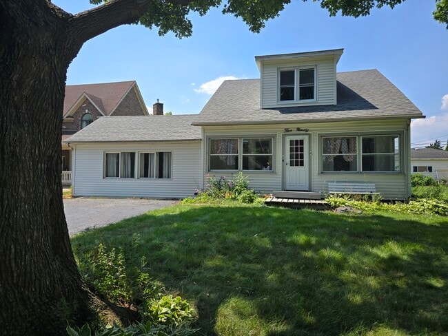 Primary Photo - 590 Adele St