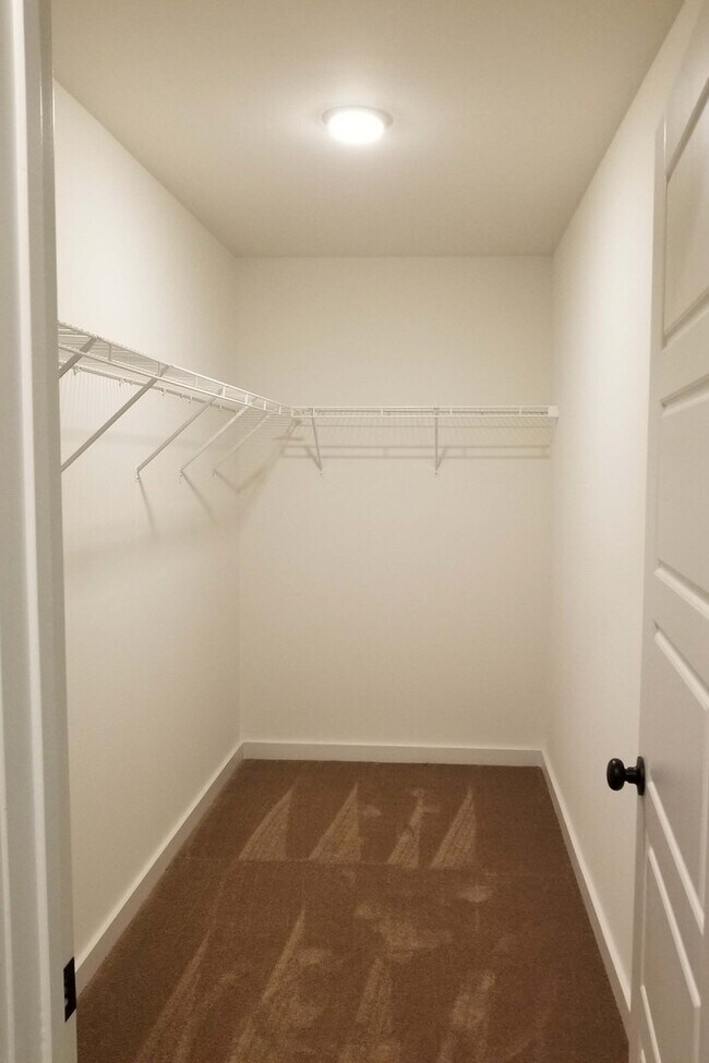 Building Photo - Home for Rent in Lincoln! Available to view with 48 hour notice!