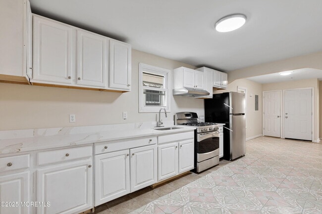 Building Photo - 216 Delaware St