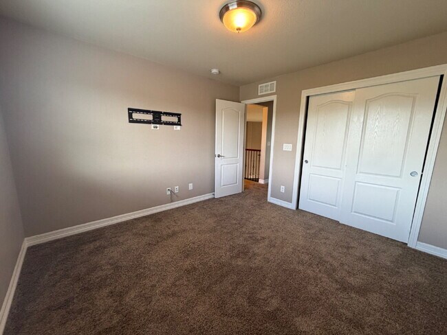 Building Photo - Luxurious 5-Bed Oasis with Scenic Views and Elegant Finishes in Blackstone Country Club, Includes...