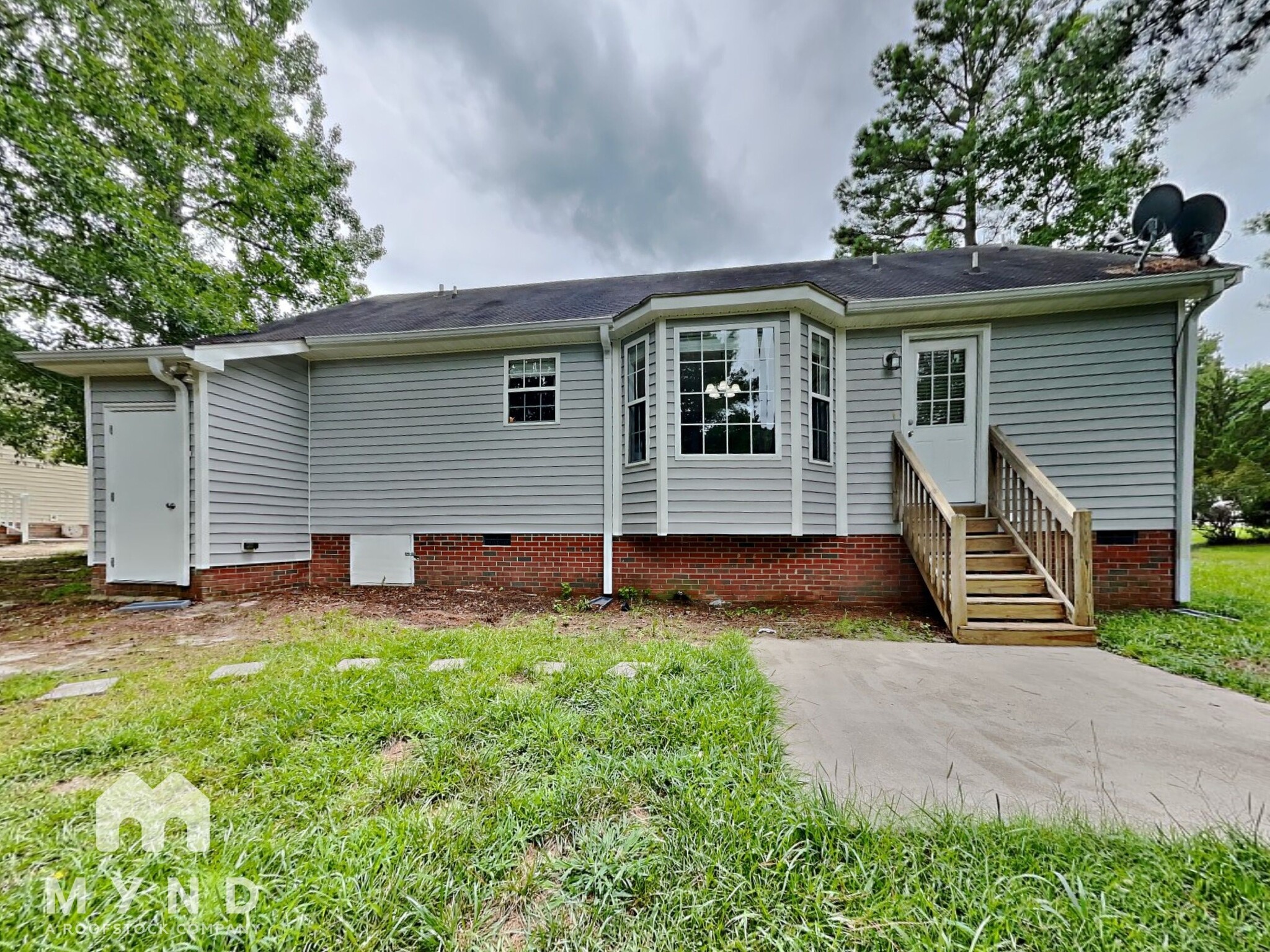 Building Photo - 2036 Ballston Pl