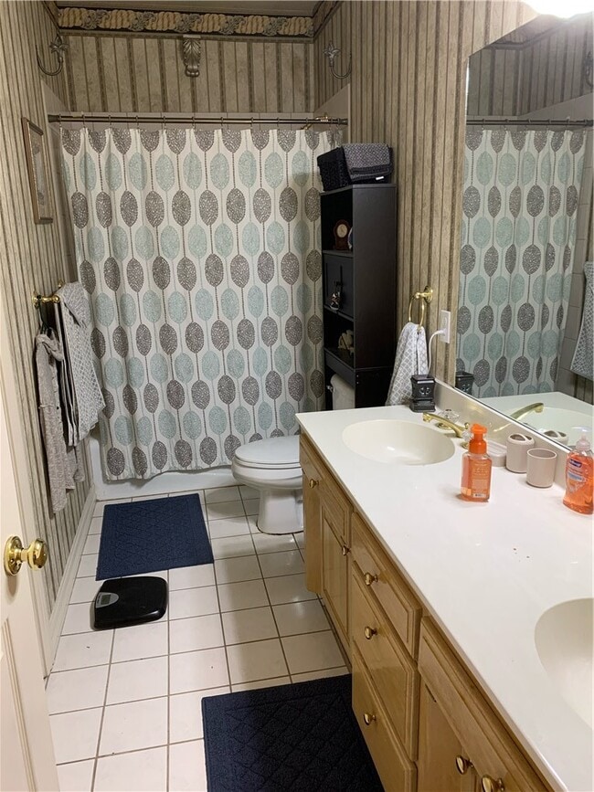 Building Photo - 746 Larkspur Ln