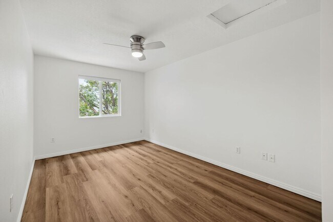 Building Photo - 3 Bedroom Kuna home with Fenced back yard - Pets Welcome!!