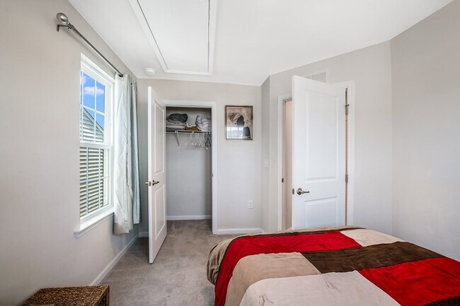 Building Photo - 6616 Pathfinder Wy