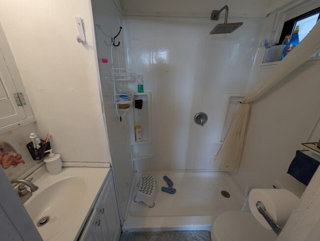 Building Photo - 5158 Hillcrest St