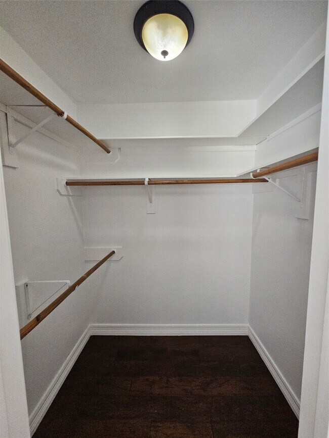 Building Photo - 9207 Dairy View Ln