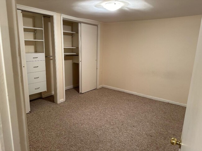 Bedroom toward closet - 1336 Kenyon St NW