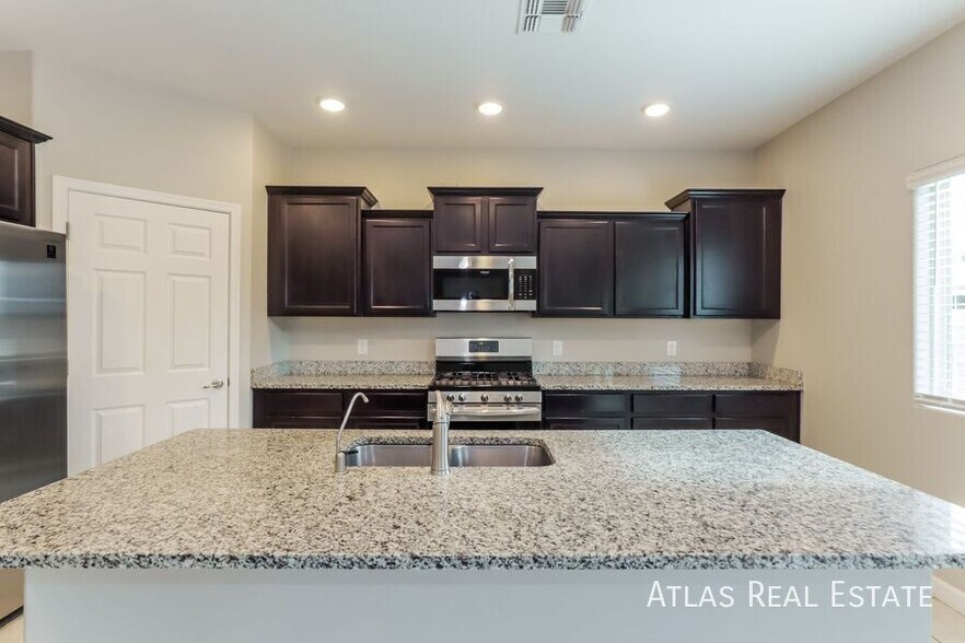 Building Photo - 12102 E Metz Dr