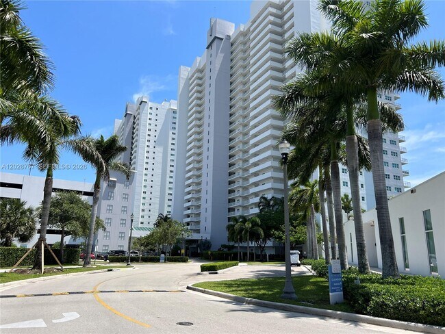 Building Photo - 14951 Royal Oaks Ln