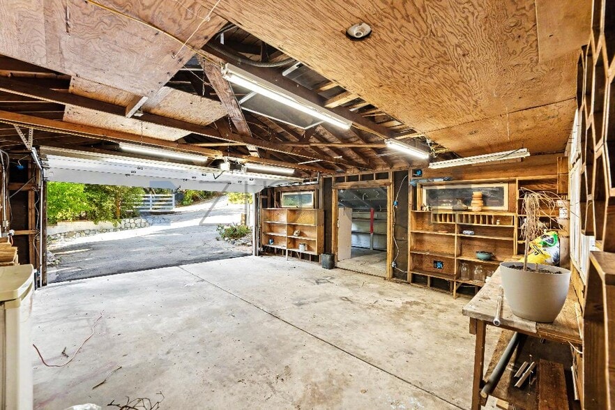 Building Photo - Unit