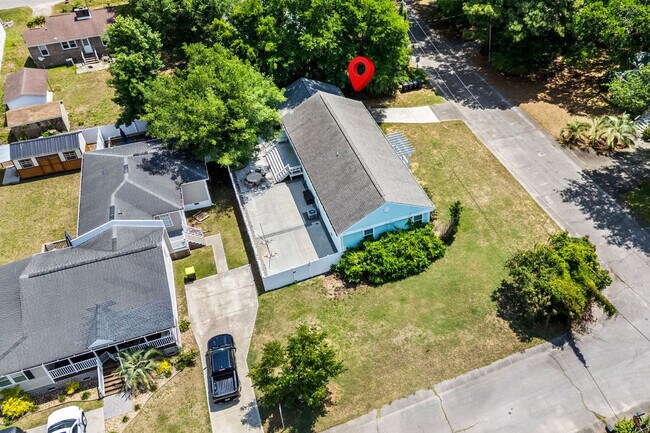 Building Photo - 433 Belle Dr