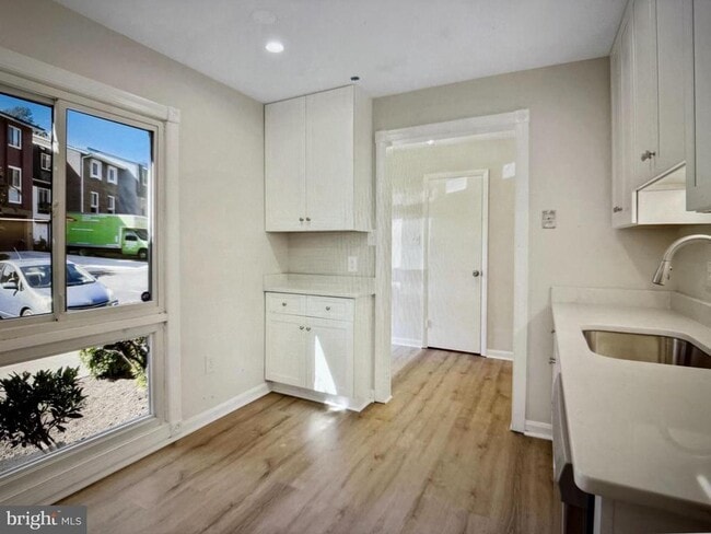 Building Photo - 3039 Mission Square Dr