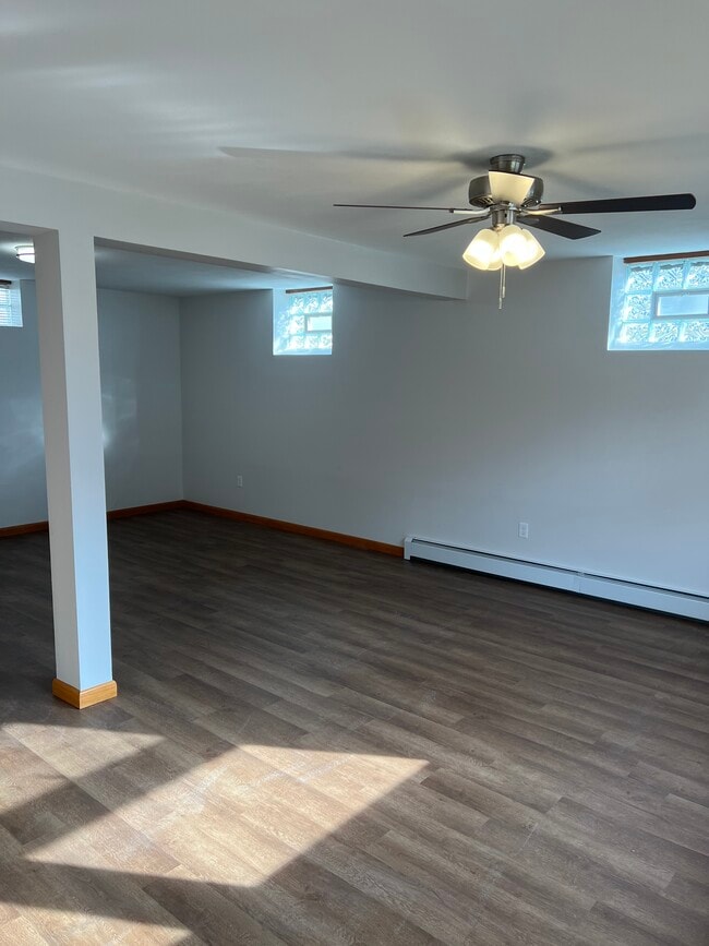 Building Photo - 407 King Ave