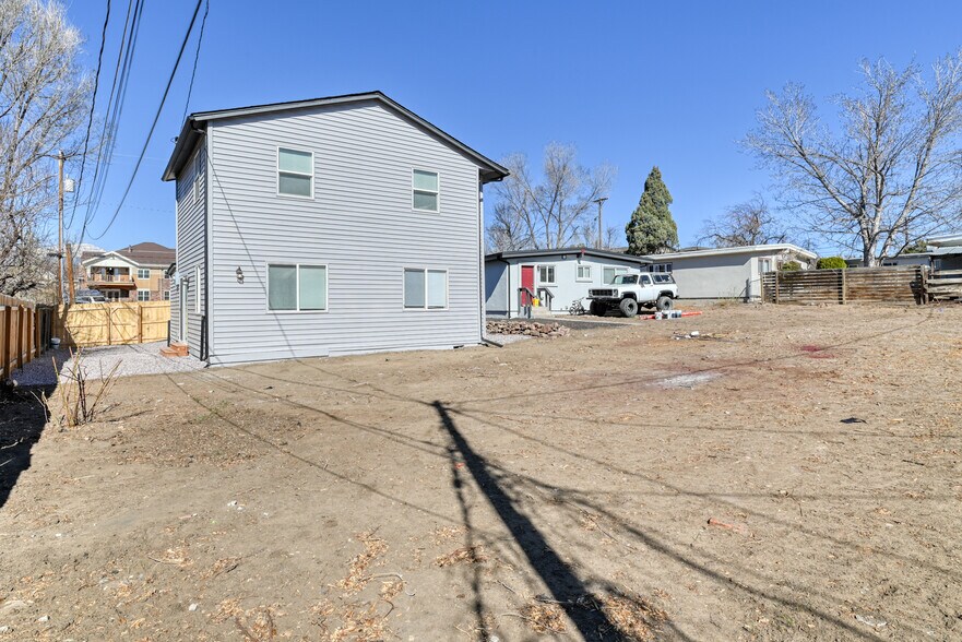 Building Photo - 815 E Hills Rd
