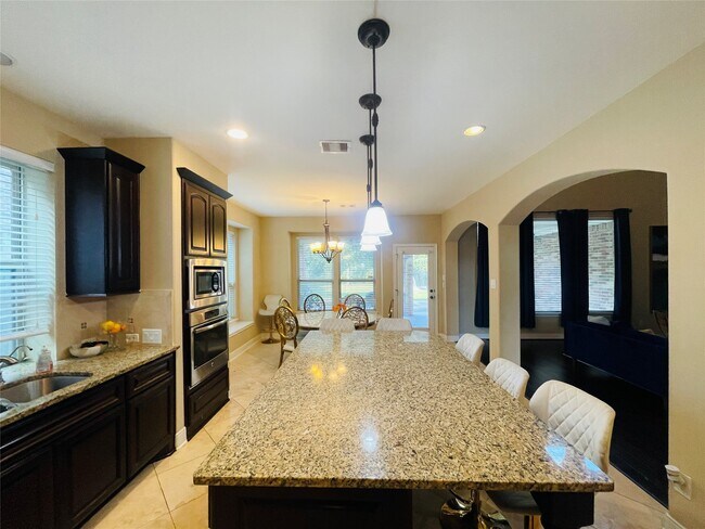 Building Photo - 5811 Tarpon Bay Ct