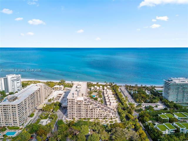 Building Photo - 6900 Bay Dr