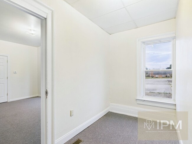 Building Photo - 595 Madison Ave