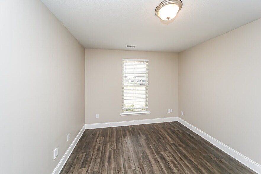 Building Photo - 3441 Sabra Ln
