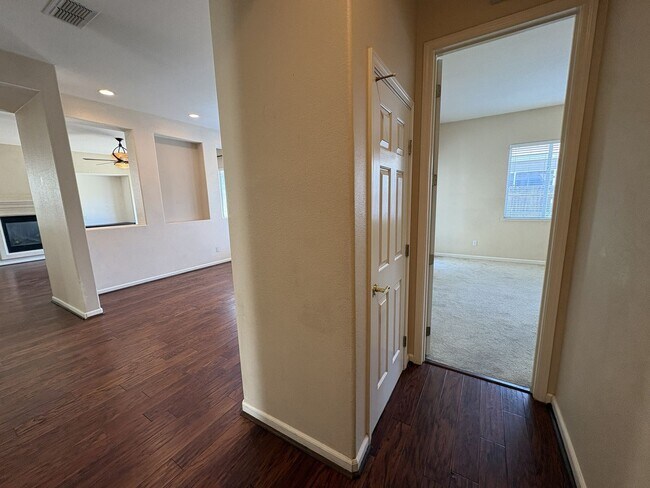 Building Photo - 5637 Lilyview Way