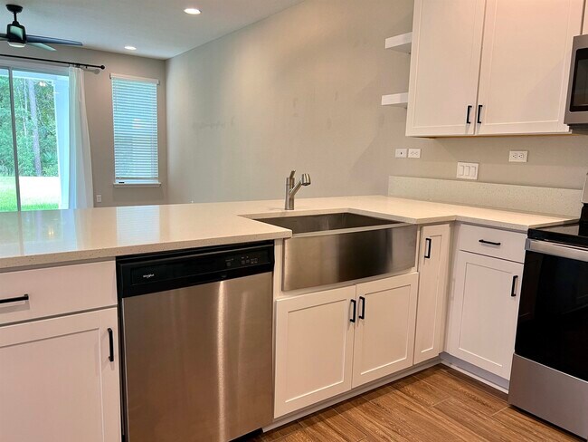 Building Photo - 7155 Jareth Dr