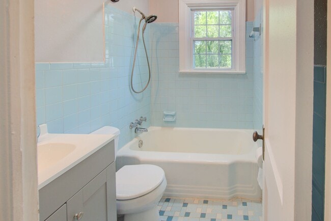 Building Photo - Renovated Home on Quiet Cul-De-Sac