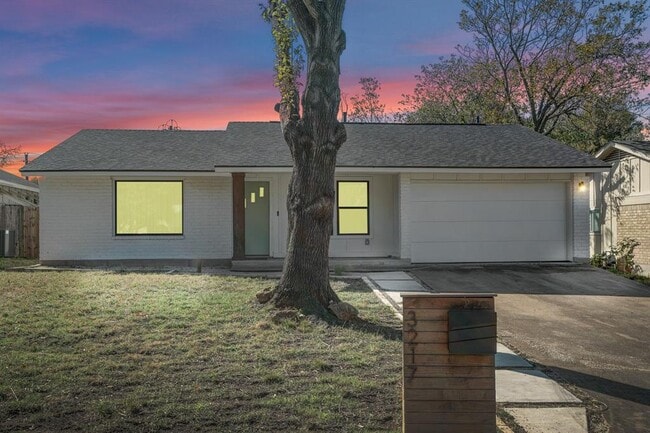 Building Photo - 3217 Oak Alley