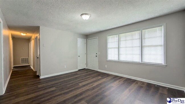 Building Photo - 1109 E Macree Terrace