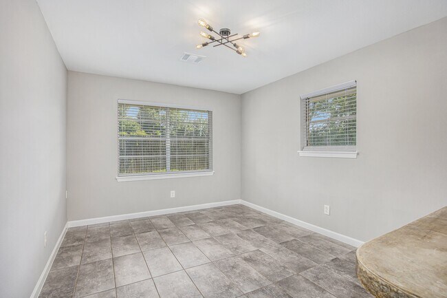 Building Photo - 2902 Helberg Rd