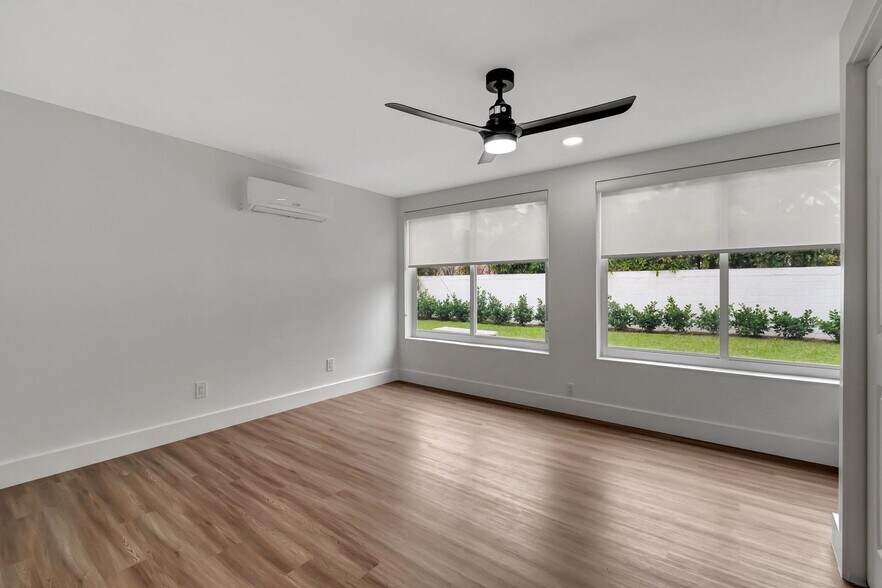 Building Photo - 620 Las Palmas Park