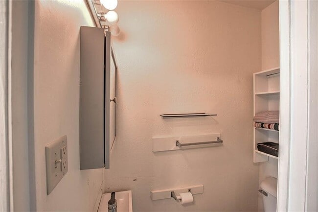 Building Photo - 11 Nolen Dr