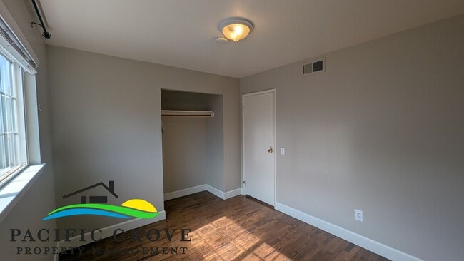 Building Photo - Updated Three Bedroom