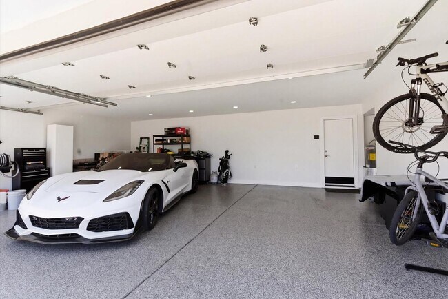 Building Photo - 8372 E San Salvador Dr