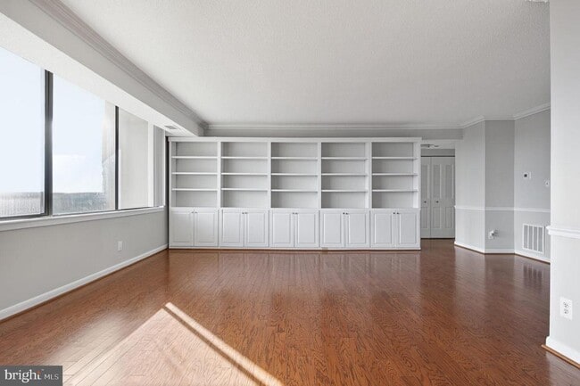 Building Photo - 3709 S George Mason Dr