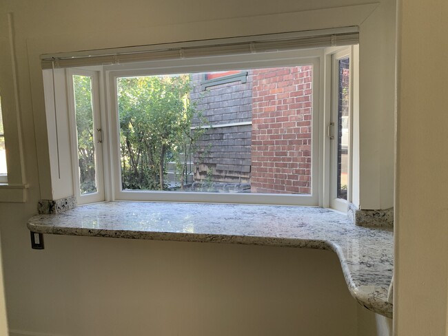 kitchen bay window, counter - 18 Panoramic Way