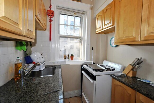 Building Photo - 319 Allston St