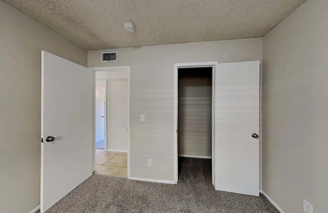 Building Photo - 3419 N 39th Dr