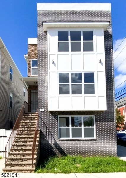 Building Photo - 70 N 6th St