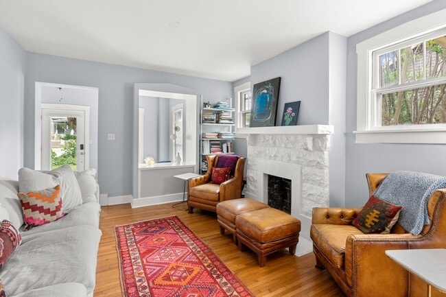 Building Photo - Walk to Hillsboro Village – 24th Ave S Gem!