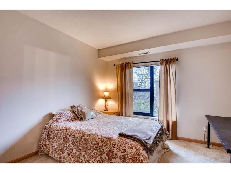 Building Photo - 7600 Lyndale Ave S