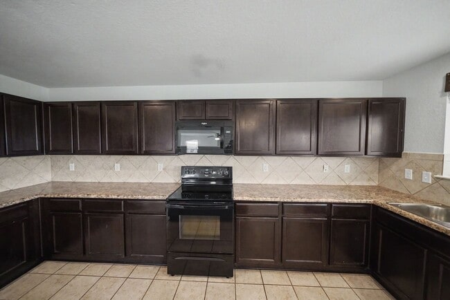 Building Photo - Spacious Cul-de-Sac Home in Bulverde Village - Realtor Commission: $500