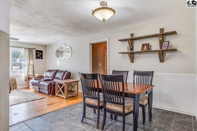 Building Photo - Beautiful 4-Bedroom, 1.5 Bathroom Home