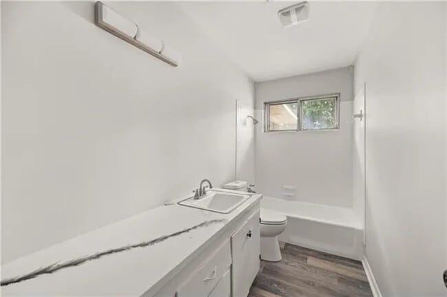 Building Photo - Single Family Residence